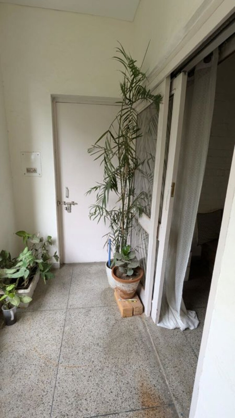 Balcony, halwasiya-jalvayu-vihar 3 Bedroom 1100 Sq.Ft. Apartment In Sector 30 Gurgaon 10507631