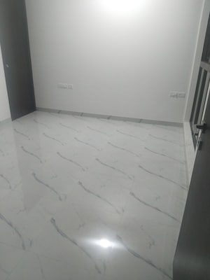 Room in 2 BHK Apartment at Raymond Realty Phase II, Pokhran Road No Two – for Rent