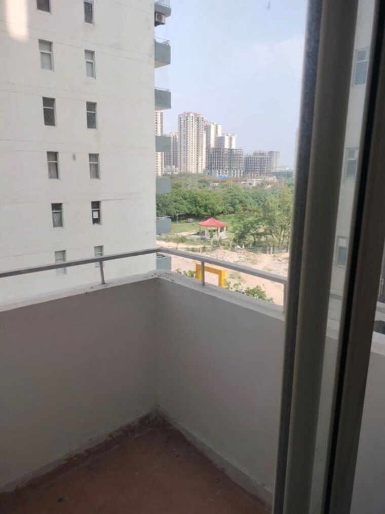 Balcony, mahagun-moderne 2.5 Bedroom 1250 Sq.Ft. Apartment In Sector 78 Noida 10507663