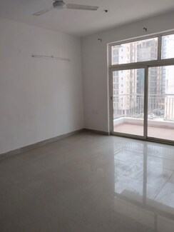 2.5 BHK + Study Room Apartment For Rent in Mahagun Moderne