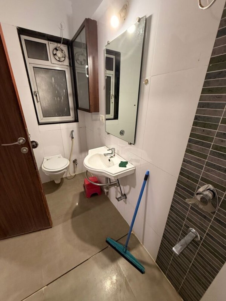 Bathroom, windsor-garden-enclave 3 Bedroom 1150 Sq.Ft. Apartment In Vasant Vihar Thane 10507673