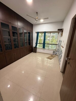 Room in 3 BHK Apartment at Windsor Garden Enclave, Vasant Vihar – for Rent