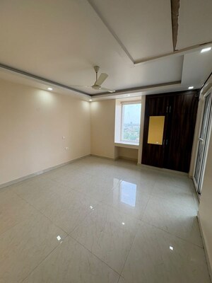 Room in 4 BHK Apartment at Rishita Serenity, Sushant Golf City – for Rent