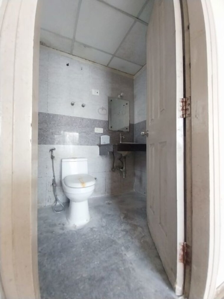Bathroom, skytech-matrott 2.5 Bedroom 1180 Sq.Ft. Apartment In Sector 76 Noida 10507699