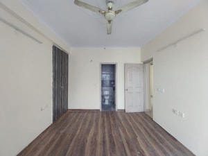 Room in 2.5 BHK Apartment at Skytech Matrott, Sector 76 – for Rent