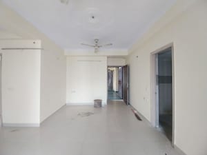 Room in 2.5 BHK Apartment at Skytech Matrott, Sector 76 – for Rent