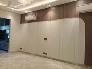 Room in 3 BHK Apartment at Kailash Hills – for Rent