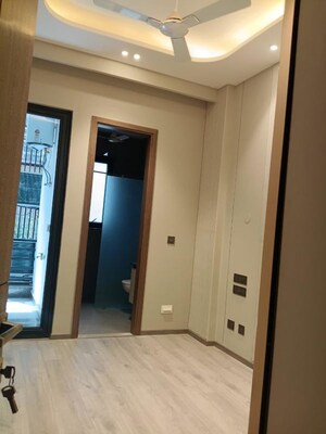 Room in 3 BHK Apartment at Kailash Hills – for Rent