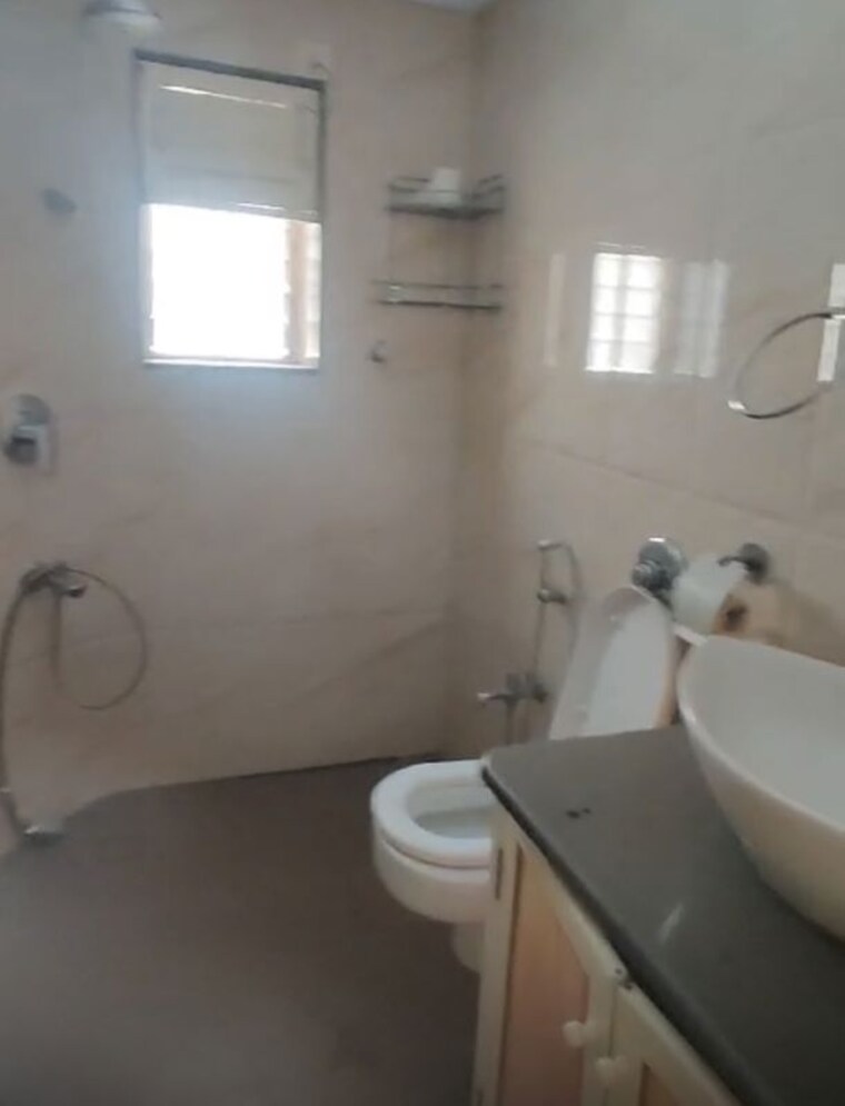 Bathroom, colaba 4 Bedroom 2000 Sq.Ft. Apartment In Colaba Mumbai 10507721