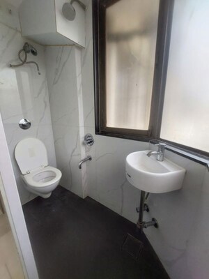 Bathroom in 3.5 BHK Apartment at Breach Candy – for Rent