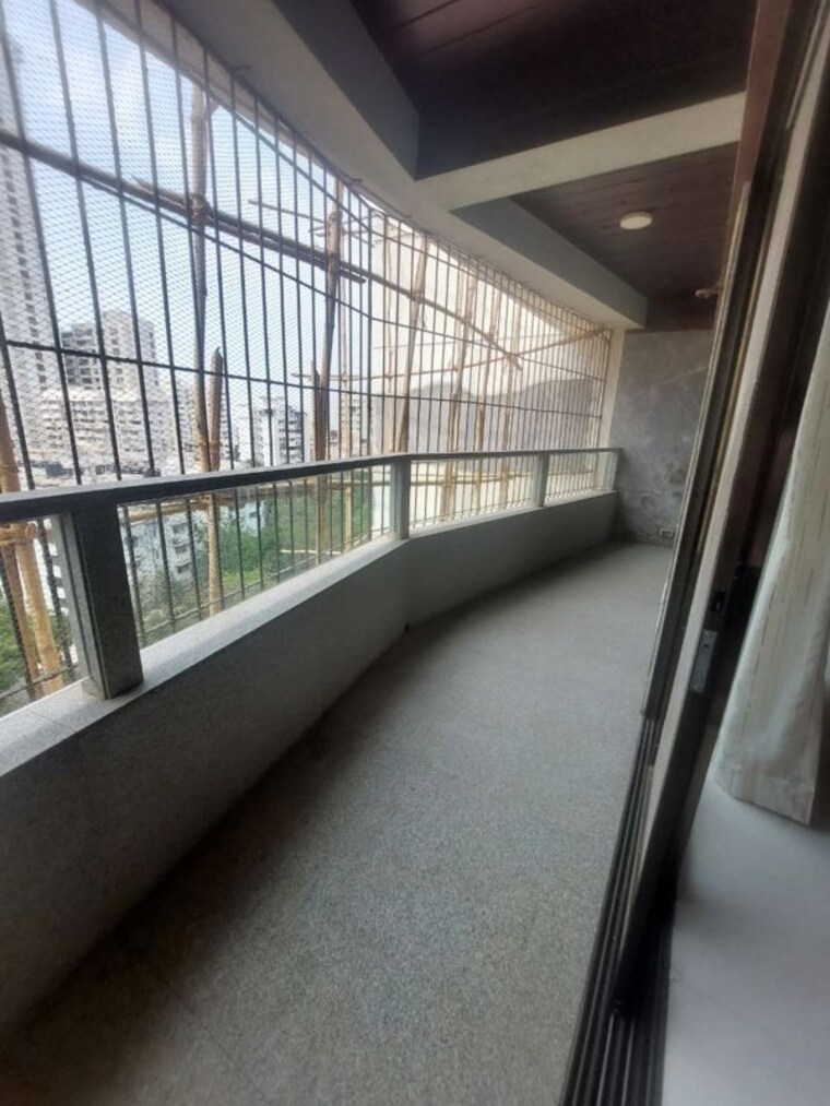Balcony, breach candy 3.5 Bedroom 1960 Sq.Ft. Apartment In Breach Candy Mumbai 10507793