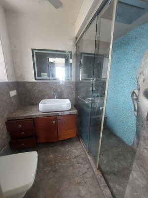 Attached Bathroom in 3.5 BHK Apartment at Breach Candy – for Rent