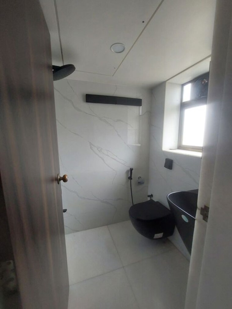 Bathroom, breach candy 3.5 Bedroom 1960 Sq.Ft. Apartment In Breach Candy Mumbai 10507793