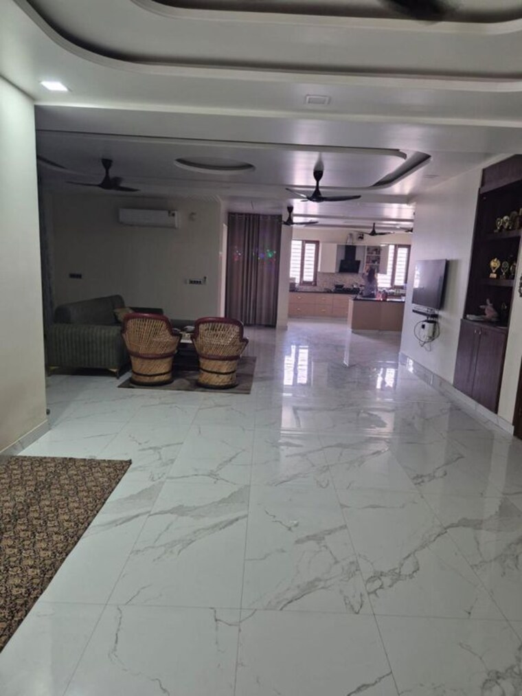 Living Room, bptp-parkland-pride-phase-2 3 Bedroom 300 Sq.Yd. Builder Floor In Sector 77 Faridabad 10507837