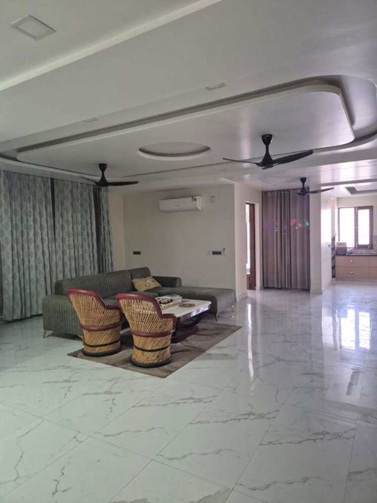Living Room, bptp-parkland-pride-phase-2 3 Bedroom 300 Sq.Yd. Builder Floor In Sector 77 Faridabad 10507837