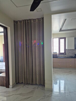 Building Lobby in 3 BHK Builder Floor at BPTP Parkland Pride Phase 2, Sector 77 – for Rent