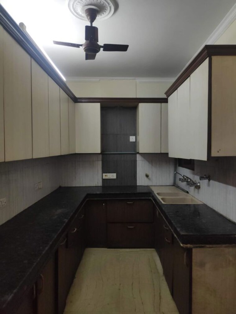 Kitchen, west patel nagar 3 Bedroom 1100 Sq.Ft. Builder Floor In West Patel Nagar Delhi 10507856