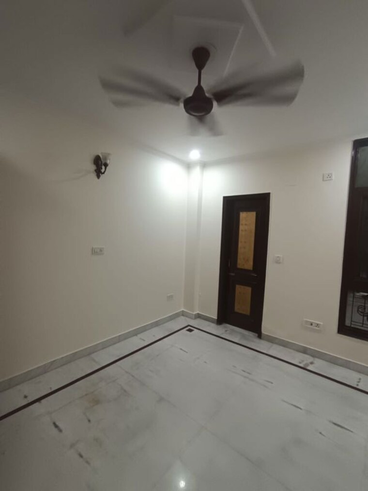 Room, naraina 3 Bedroom 200 Sq.Yd. Builder Floor In Naraina Delhi 10507868