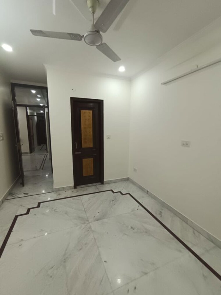 Room, naraina 3 Bedroom 200 Sq.Yd. Builder Floor In Naraina Delhi 10507868
