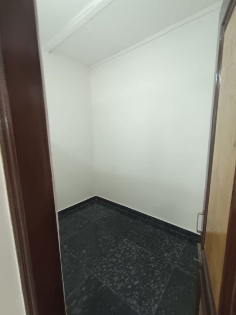 Room, naraina 3 Bedroom 200 Sq.Yd. Builder Floor In Naraina Delhi 10507868