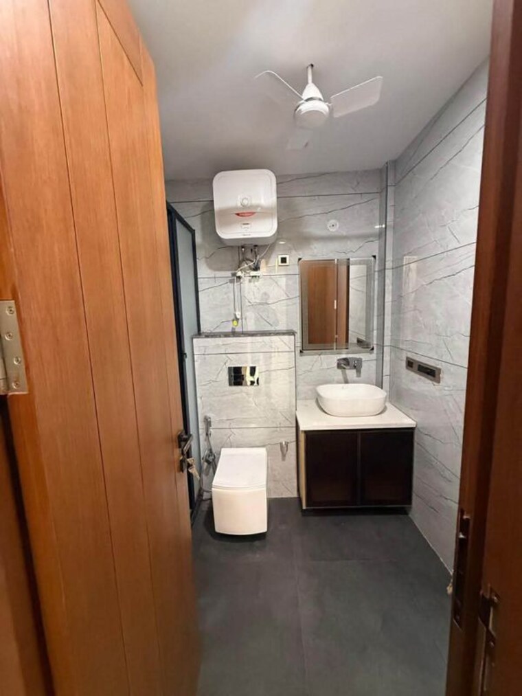 Bathroom, sector 62 3 Bedroom 1692 Sq.Ft. Builder Floor In Sector 62 Gurgaon 10507885