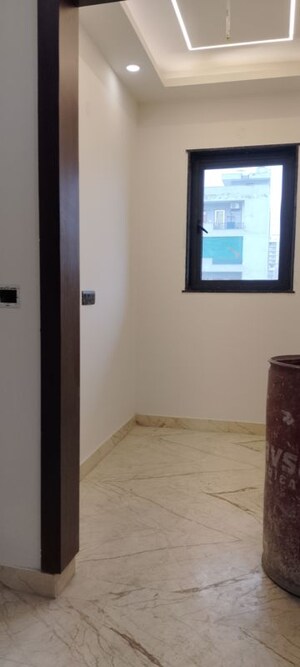 Room in 3 BHK Builder Floor at BPTP Eden Estate, Sector 81 – for Rent