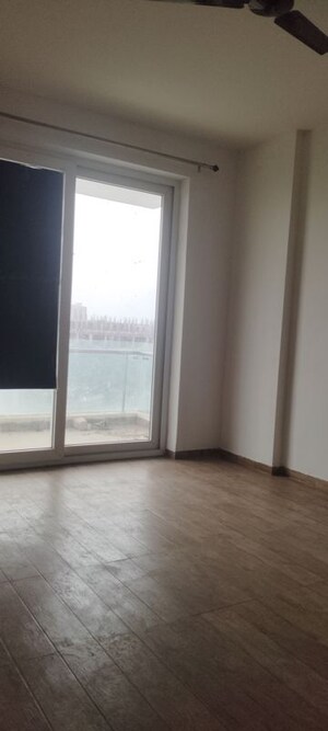 Room in 3 BHK Apartment at Omaxe Royal Residency Faridabad, Sector 79 – for Rent