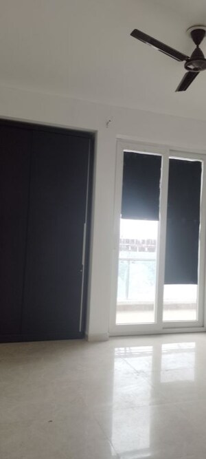 Room in 3 BHK Apartment at Omaxe Royal Residency Faridabad, Sector 79 – for Rent