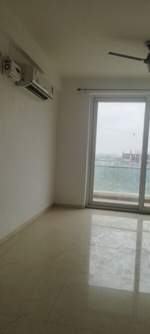 Room in 3 BHK Apartment at Omaxe Royal Residency Faridabad, Sector 79 – for Rent