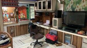 Furnished Amenities in 3 BHK Apartment at Andheri East – for Sale