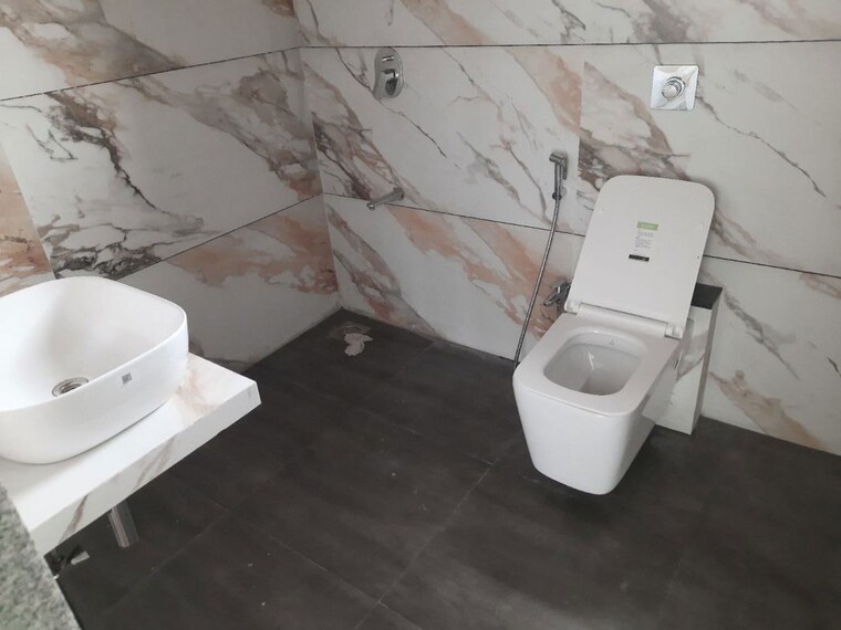 Bathroom, senapati bapat road 3 Bedroom 1500 Sq.Ft. Apartment In Senapati Bapat Road Pune 10508005