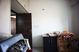 Furnished Amenities in 3 BHK Apartment at Naranpura – for Sale