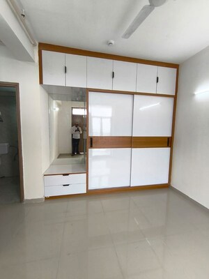Room in 4 BHK Builder Floor at Dharam Colony – for Rent
