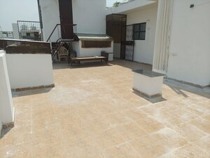 Room in 1 BHK Builder Floor at Chattarpur – for Rent