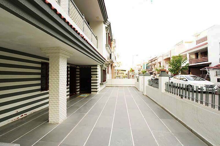 Balcony, ghatlodia 5 Bedroom 305 Sq.Yd. Independent House In Ghatlodia Ahmedabad 10508107