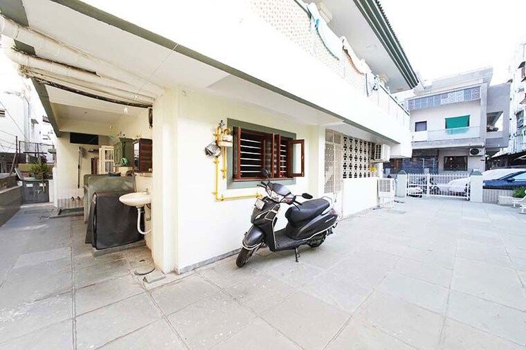  Parking, ghatlodia 5 Bedroom 305 Sq.Yd. Independent House In Ghatlodia Ahmedabad 10508107
