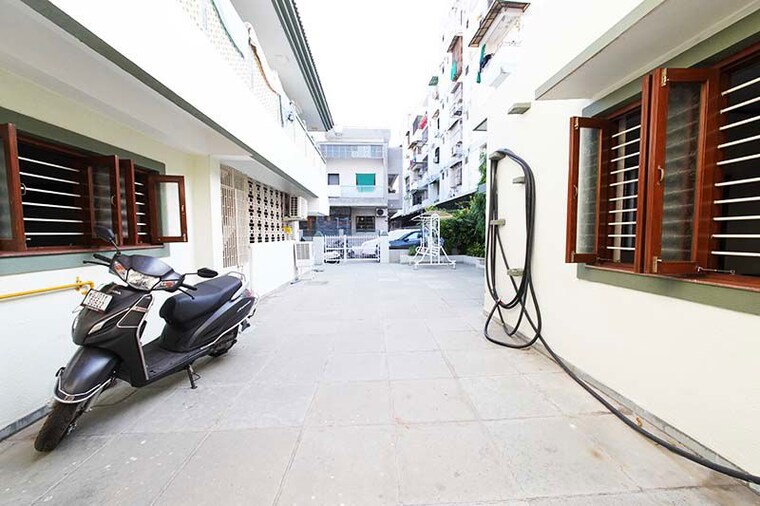  Parking, ghatlodia 5 Bedroom 305 Sq.Yd. Independent House In Ghatlodia Ahmedabad 10508107