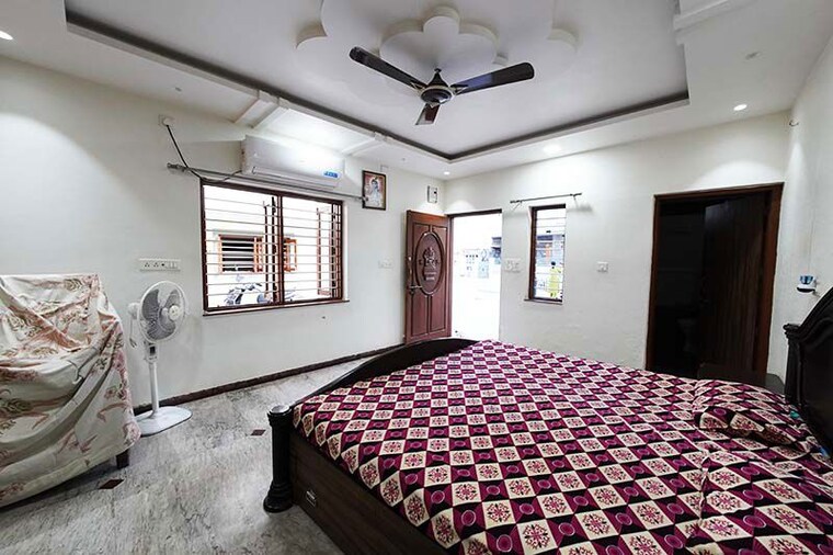 Bedroom, ghatlodia 5 Bedroom 305 Sq.Yd. Independent House In Ghatlodia Ahmedabad 10508107