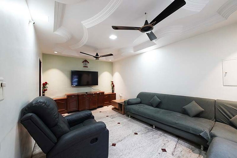 Living Room, ghatlodia 5 Bedroom 305 Sq.Yd. Independent House In Ghatlodia Ahmedabad 10508107