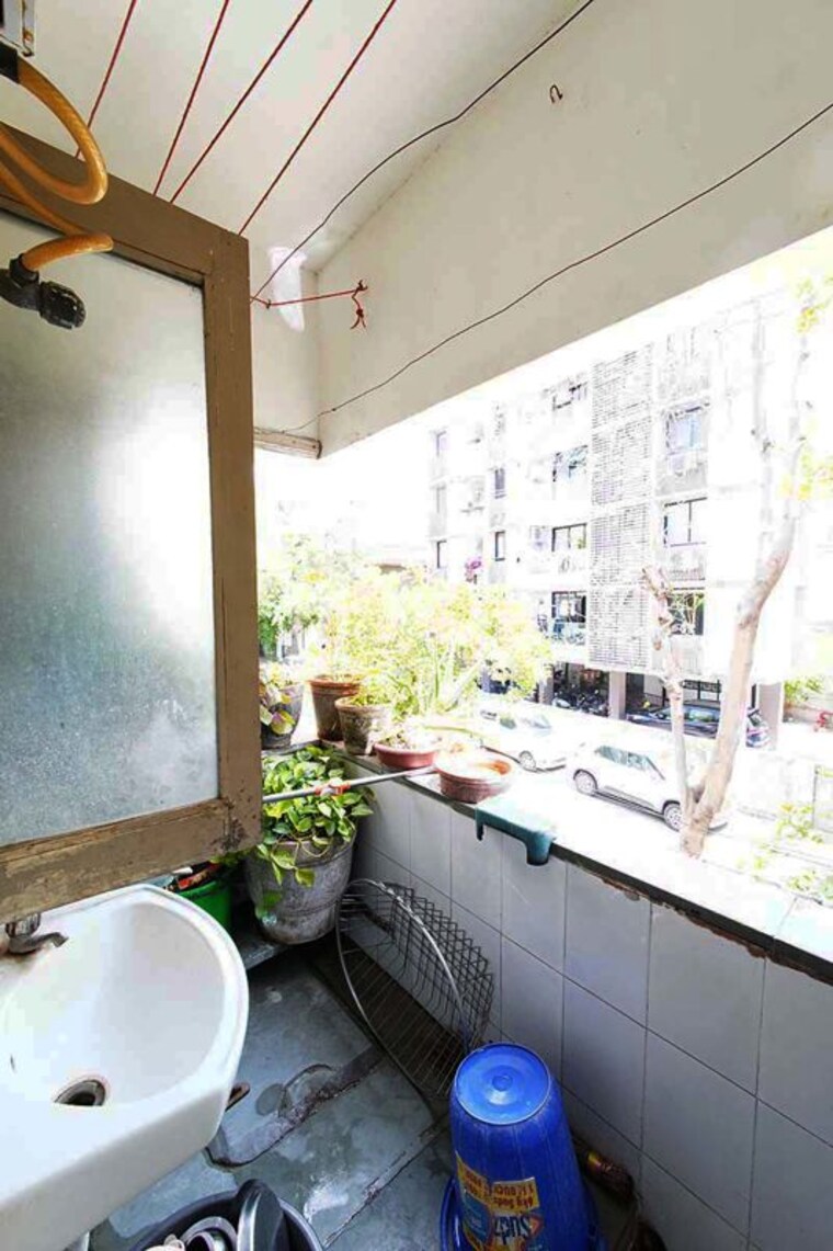 Attached Bathroom, chandkheda 3 Bedroom 175 Sq.Yd. Apartment In Chandkheda Ahmedabad 10508175