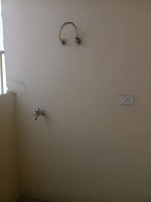 Furnished Amenities in 4 BHK Apartment at Mahagun Mirabella, Sector 79 – for Rent