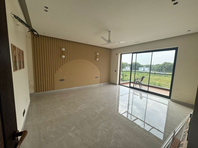 Room, unitech-the-residences-sector-33 5 Bedroom 4000 Sq.Ft. Villa In Sector 33 Gurgaon 10508197