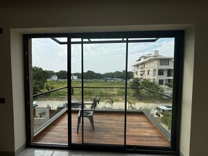 Room in 5 BHK Villa at Unitech The Residences Sector 33, Sector 33 – for Sale