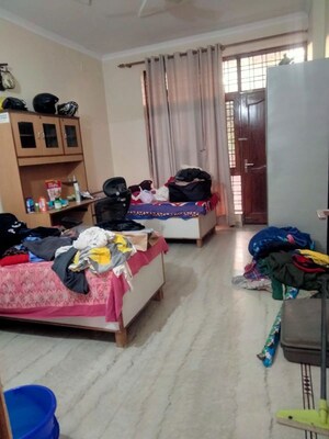 Bedroom in 3 BHK Builder Floor at Sector 23 – for Rent