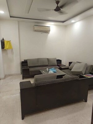 Team Area in 3 BHK Builder Floor at Rohini Sector 11 – for Rent