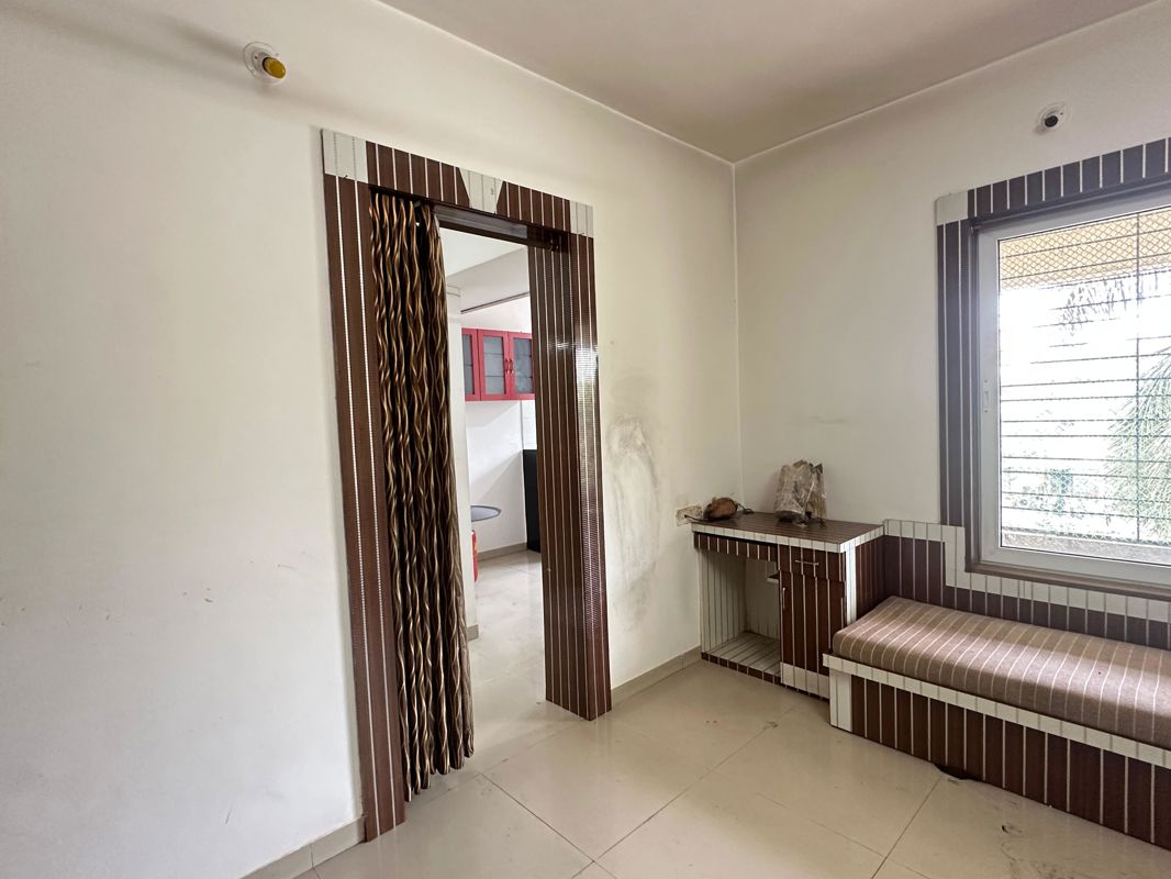 1 BHK +  650 Sq.Ft. Apartment in Tyagi Uttam Plaza
