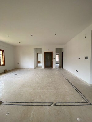 Room in 3 BHK Apartment at Jp Nagar Phase 9 – for Sale