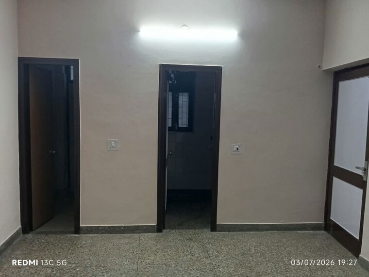 Room, sector 19 3 Bedroom 1800 Sq.Ft. Independent House In Sector 19 Noida 10508306