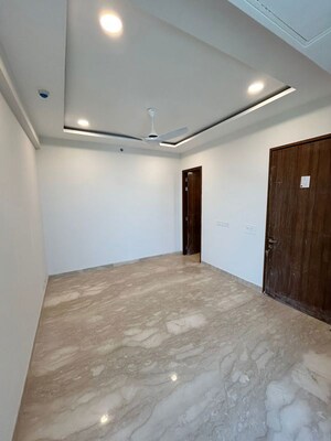 Room in 3 BHK Builder Floor at Ambience Creacions, Sector 22 – for Rent