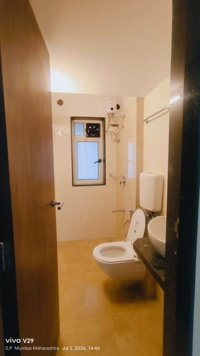 Bathroom, worli 2 Bedroom 700 Sq.Ft. Apartment In Worli Mumbai 10505096